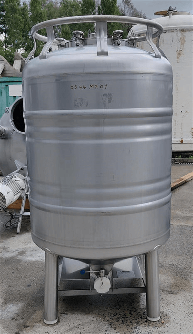 03.44.MY.01 - Used mobile tank/container