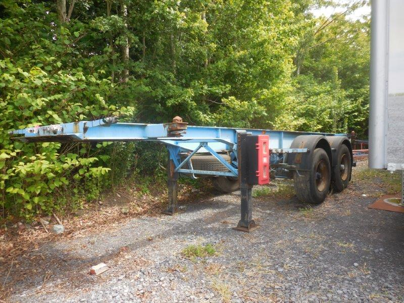 Renders trailer 2 axles, 20 F. / Springs / 4 Tyres