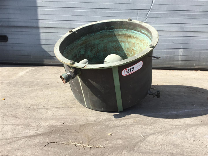 15.37.JA.18 Copper tank with open top in steel frame - BTS ...